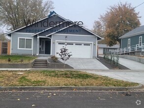 Building Photo - 122 W Maple St