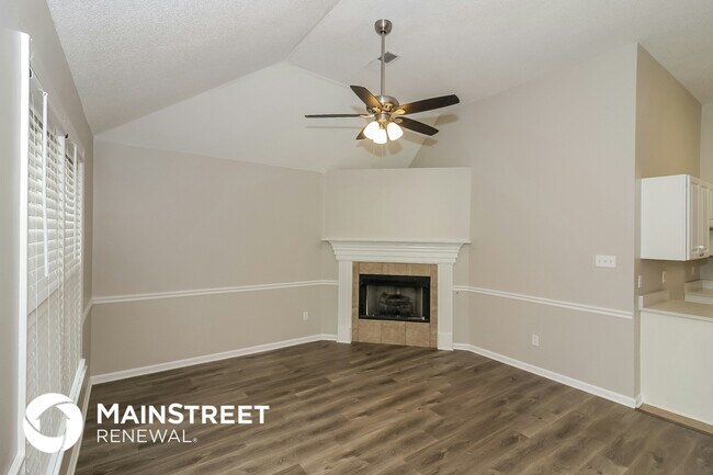 Foto del edificio - 1983 Chimneyrock Blvd E