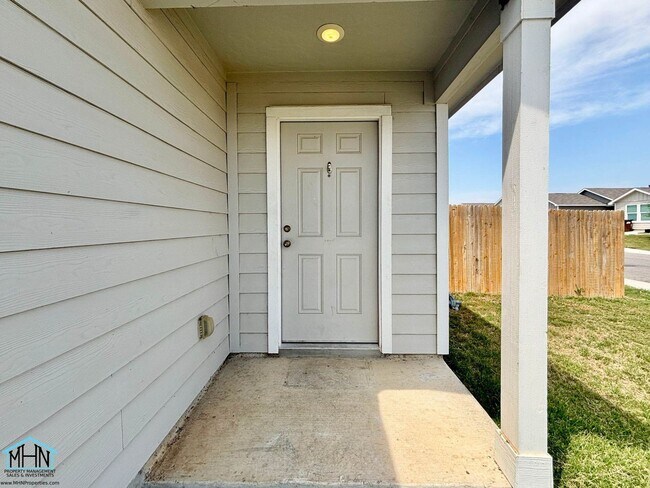 Foto del edificio - Beautiful 3 bed/2 bath 1,375 sqft home wit...