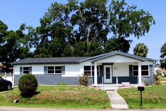 Building Photo - 1206 N Oregon Ave