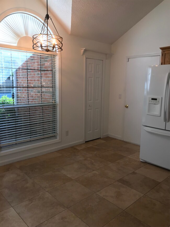 Building Photo - 1368 Thayer Hall Dr