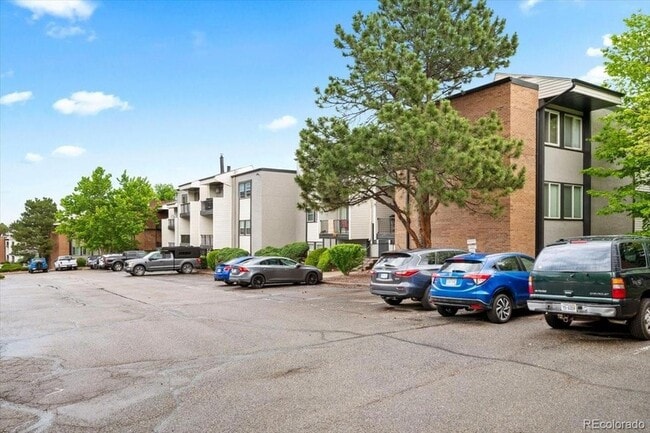 Building Photo - 1400 Golden Cir