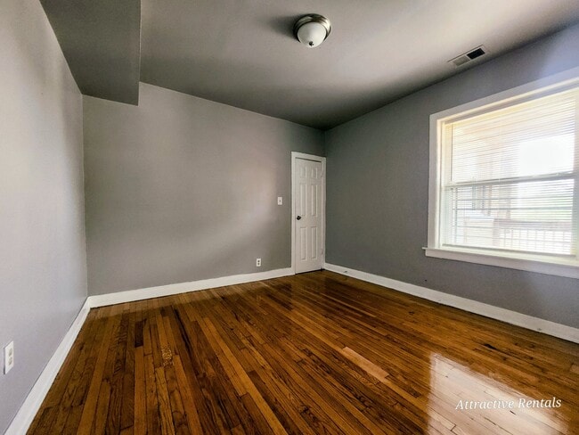 Photo - 1617 W 78th St (Chicago, IL) Apartment