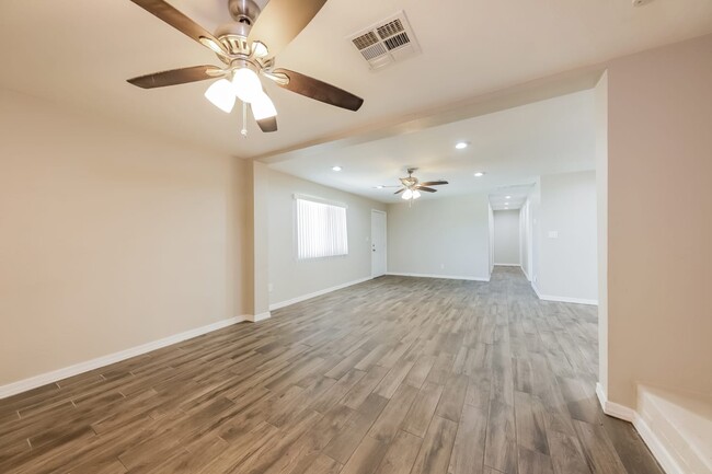 Building Photo - 7407 W Desert Cove Ave