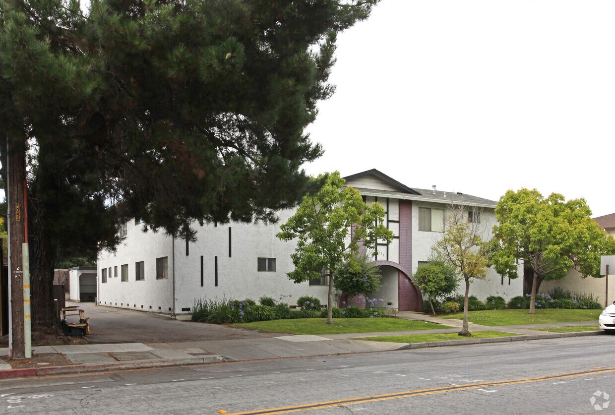 Foto del edificio - 696 Alberta Ave