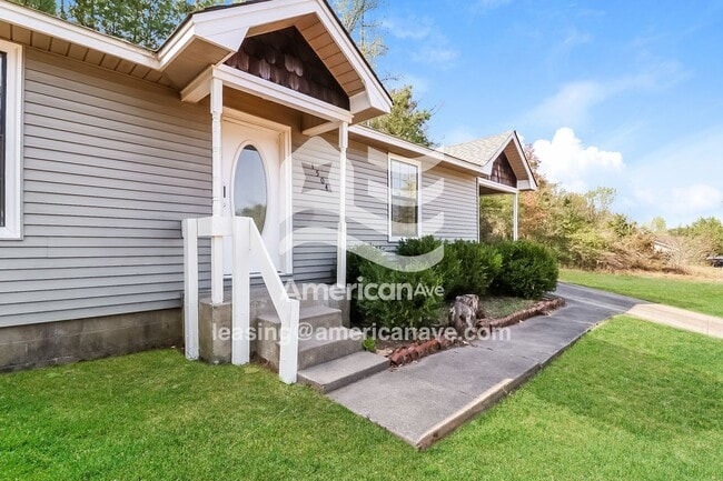 Building Photo - 1504 W 55th St