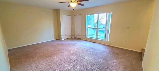 Building Photo - 305 Prairie Ave