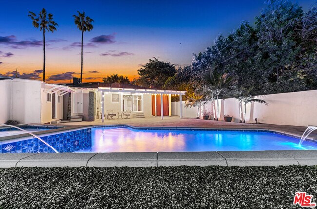 Foto del edificio - 4221 Stewart Ave