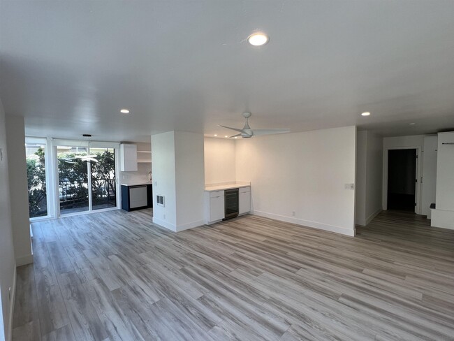 Building Photo - 424 Stratford Ct