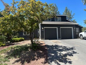 Building Photo - 133-135 SW West Pine Pl