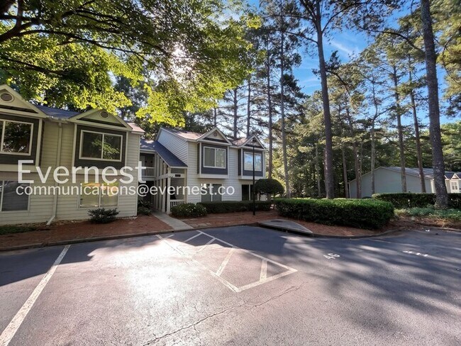 Foto del edificio - Spacious 2 Bed, 2 Bath Condo with Modern Amenities / No Pets Allowed / Available No!