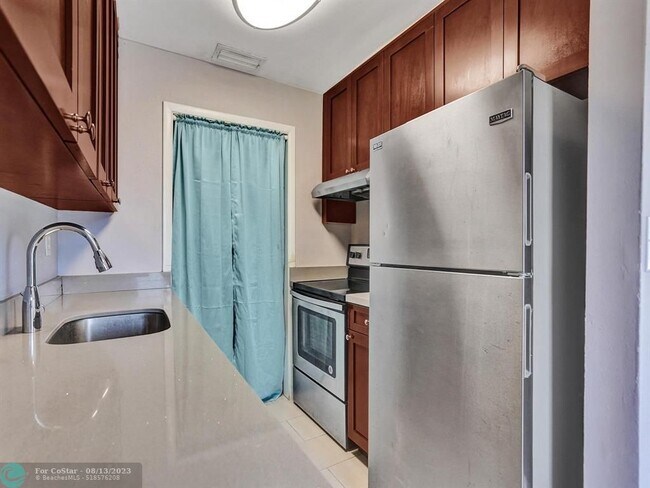 Foto del edificio - 823 SW 13th St