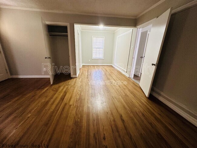 Building Photo - 2176 Vollintine Ave