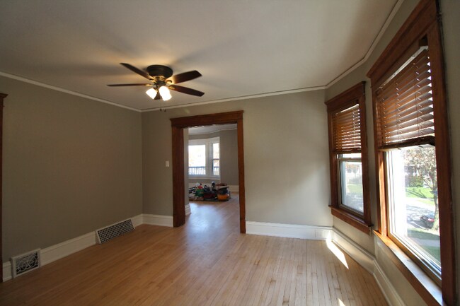 Foto del edificio - 2857 N Murray Ave