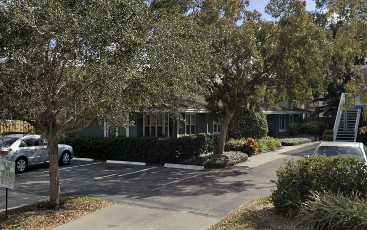 Amazing upstairs unit available, centrally located in Sarasota's best area. - Amazing upstairs unit available, centrally located in Sarasota's best area.