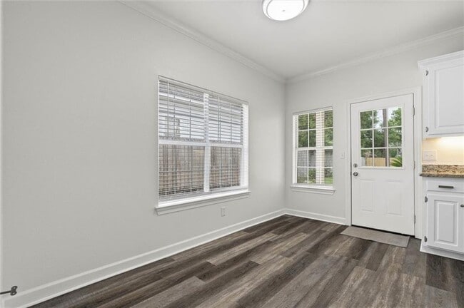 Building Photo - 1009 Pinemont Dr