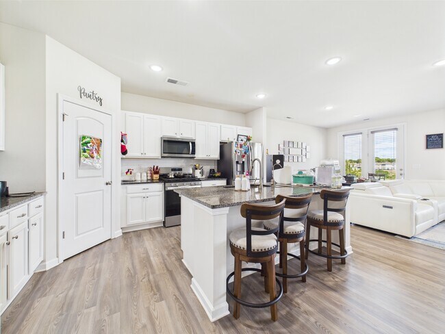 Foto del edificio - 5049 Markfield Ln