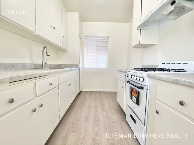 Foto del edificio - 8341 Cedros Ave