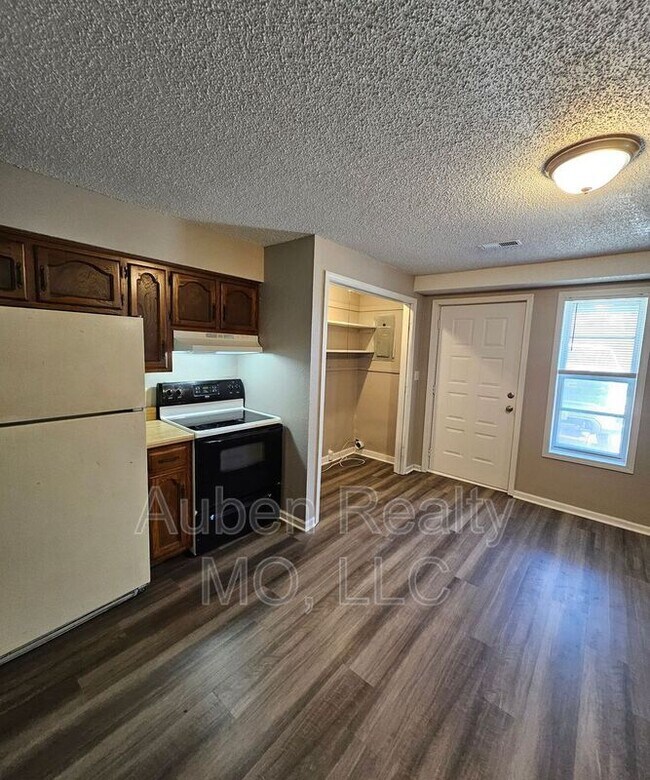 Building Photo - 11757 Wood Oak Ave