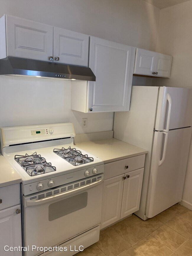 Building Photo - 2 br, 1.5 bath House - 526 8th St NE #1