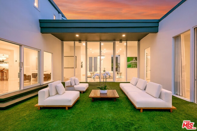 Foto del edificio - 703 N Maple Dr