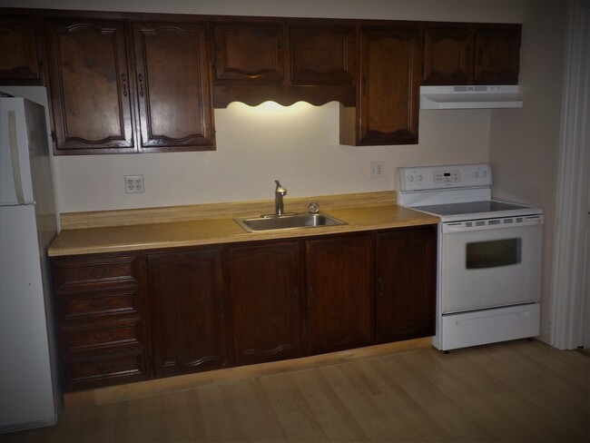 kitchen, electric stove, refrig - 443 Hummel Ave