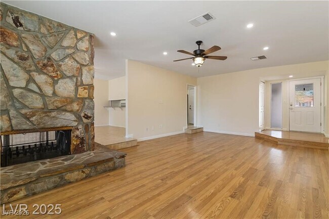 Building Photo - 7213 Lakeland Ct