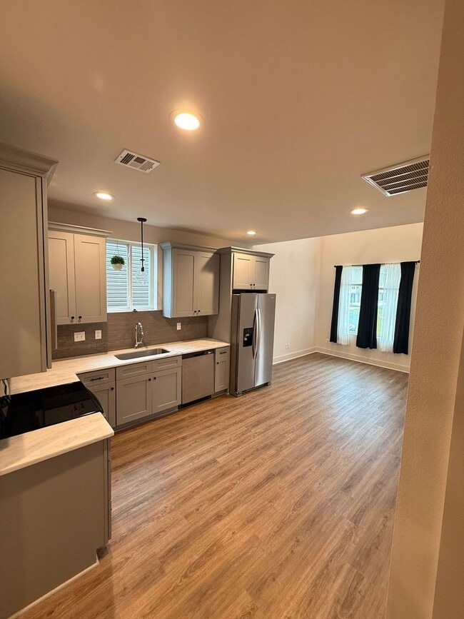 Building Photo - 112 Winged Elm Ln
