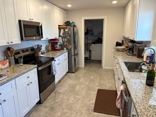 Foto del edificio - 9530 Emnora Ln