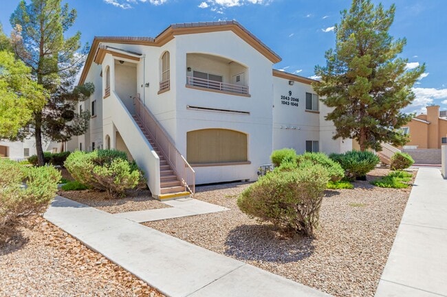 Building Photo - HCVP considered!  SAHARA & SLOAN AREA/ GAT...