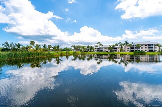 Foto del edificio - 5553 NE Gulfstream Way