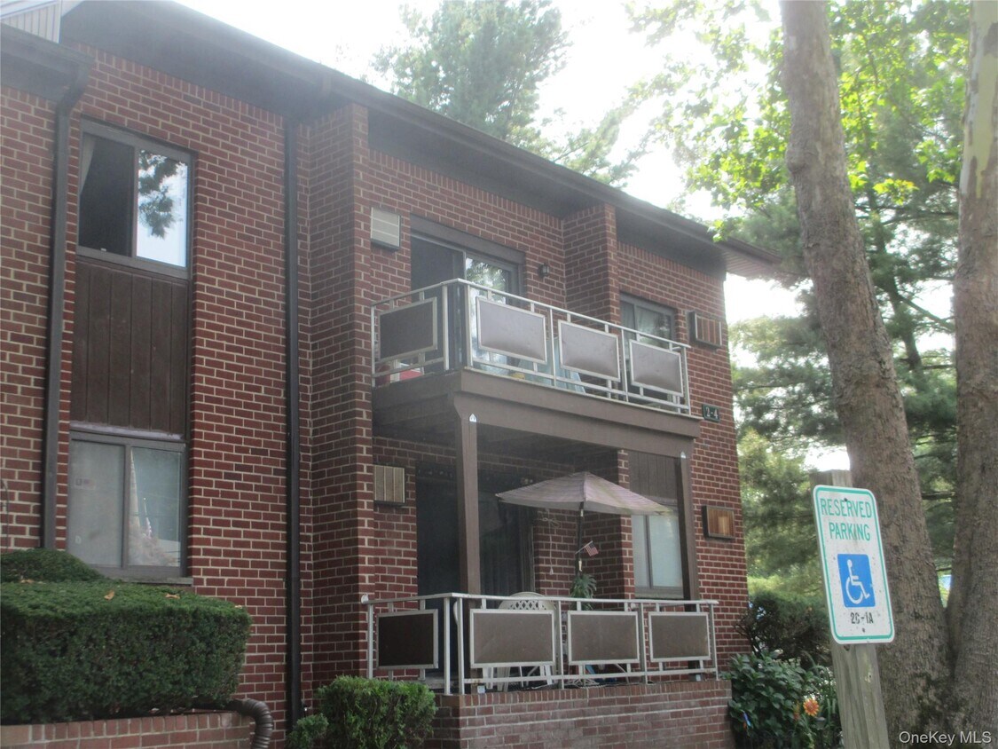 Foto del edificio - 2 Charles Ln