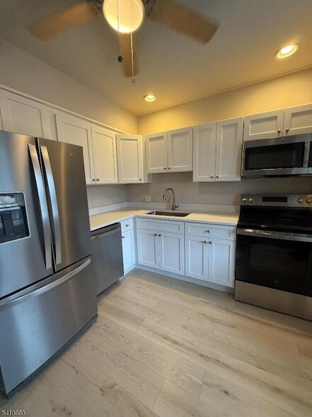 Foto del edificio - 332 Belleville Ave