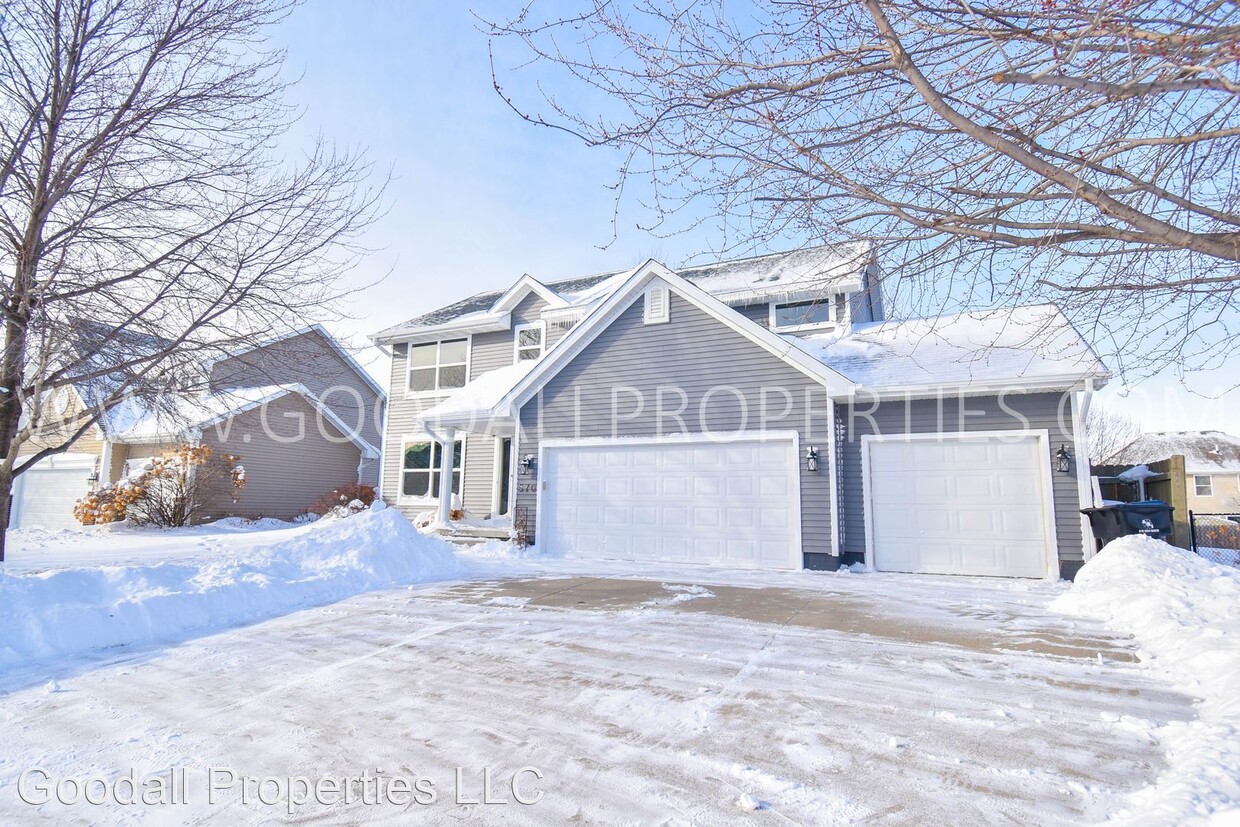 Primary Photo - 4 br, 2.5 bath House - 570 SE Carefree Ln