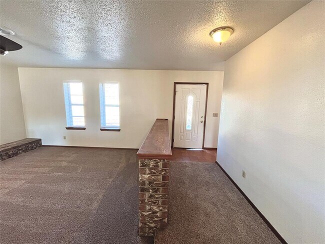 Foto del edificio - 716 Smalley Dr