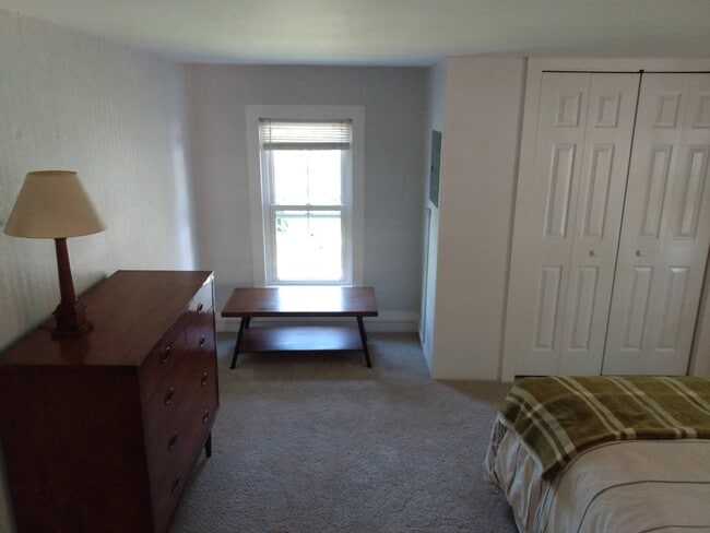 Building Photo - 402 Esty St