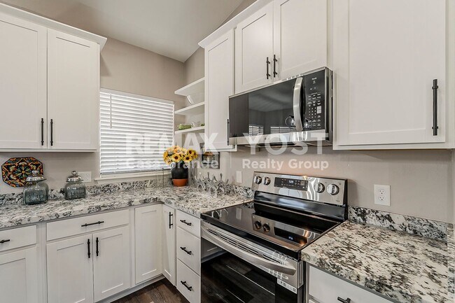 Foto del edificio - Furnished Home on 2.5 Acres – Your Escape Awaits!