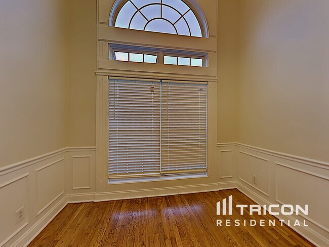 Foto del edificio - 228 Forsyth St