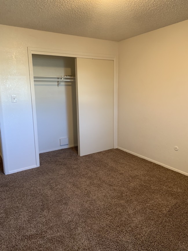 Foto del edificio - 4730 E 12th St