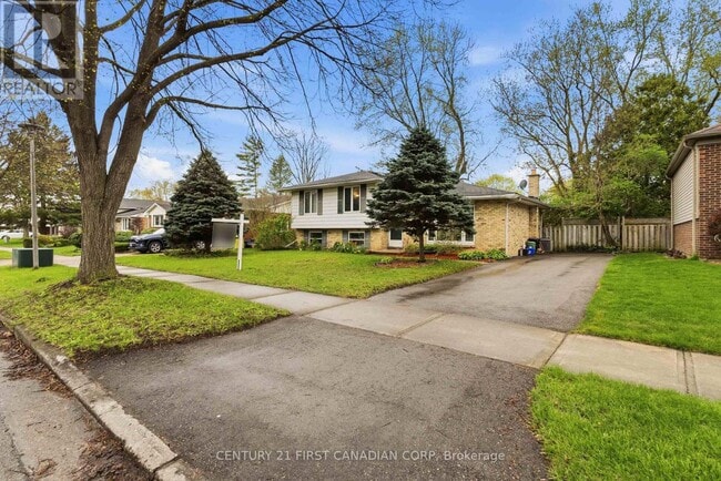 Building Photo - 1412 Stoneybrook Crescent