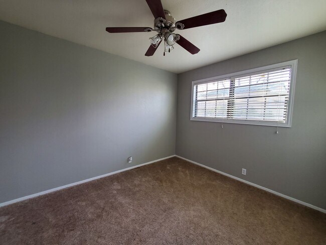 Foto del edificio - Cute 3 Bedroom 1 Bath with a fenced back y...