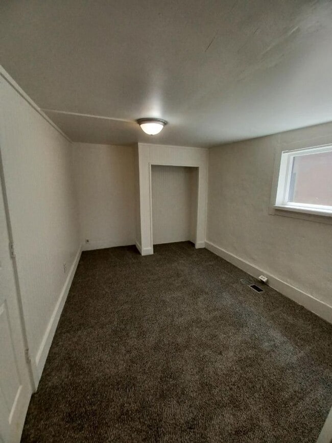 Foto del edificio - 263 N 1st W St