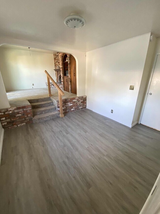 Foto del edificio - 1409 W Guava Ave