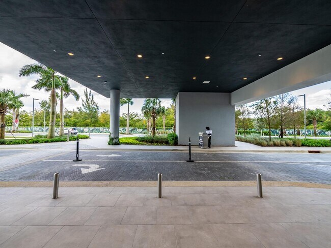 Building Photo - 2000 Metropica Wy