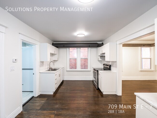 Building Photo - **Newly Renovated 2 Bedroom Unit**