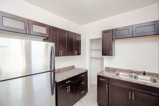 Building Photo - 1723 W 91st St