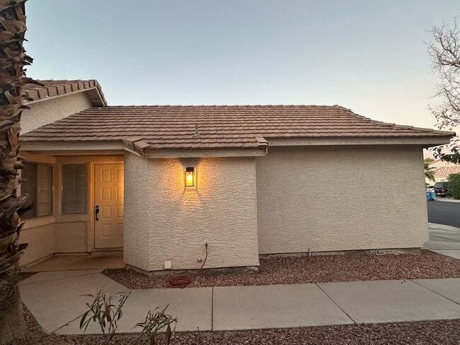 Foto del edificio - 7135 Shadow Crest Dr