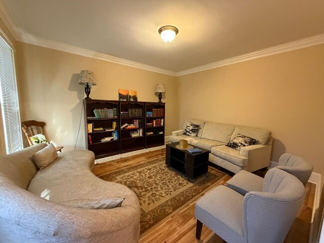 Building Photo - 525 Meadow Brook Dr