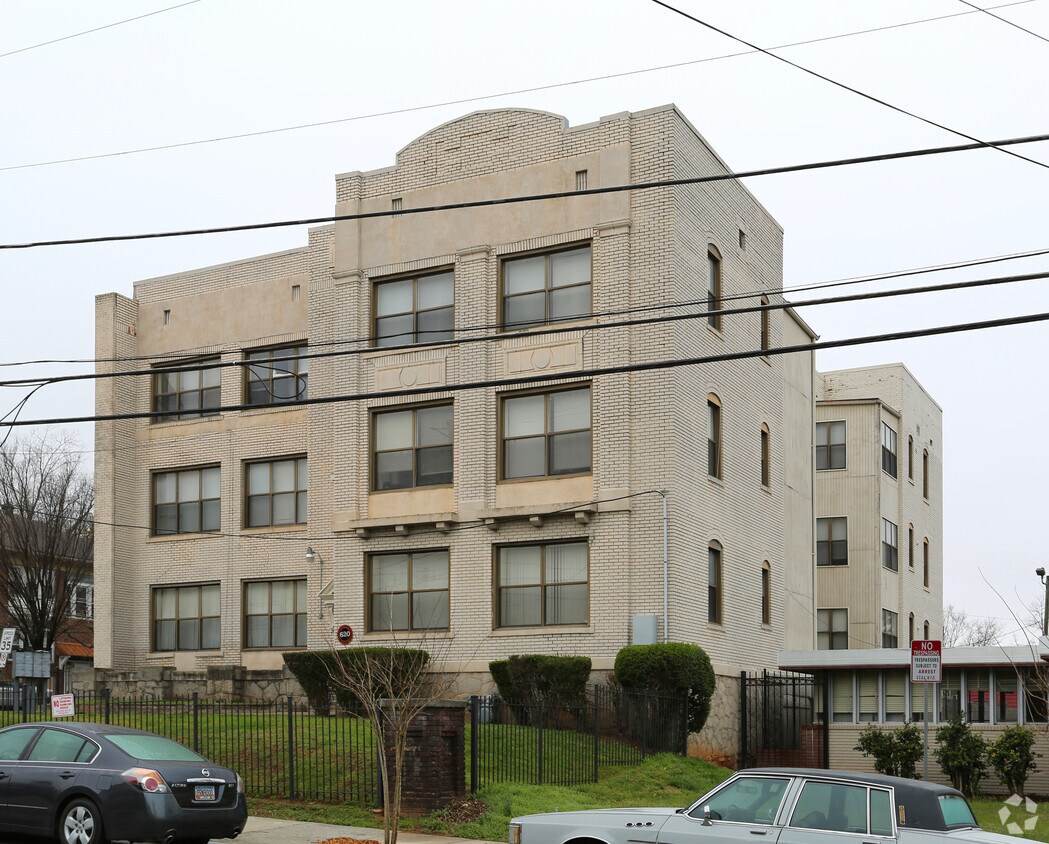 Building Photo - 620 NE Parkway Dr