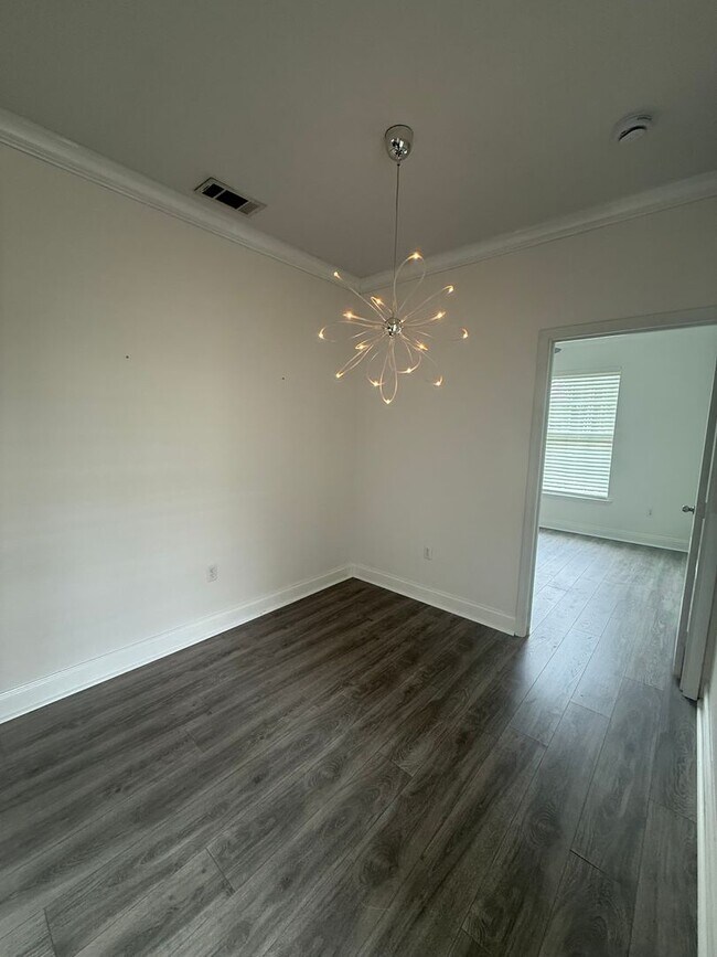 Foto del edificio - STUNNING VIEWS! AVAILABLE NOW!